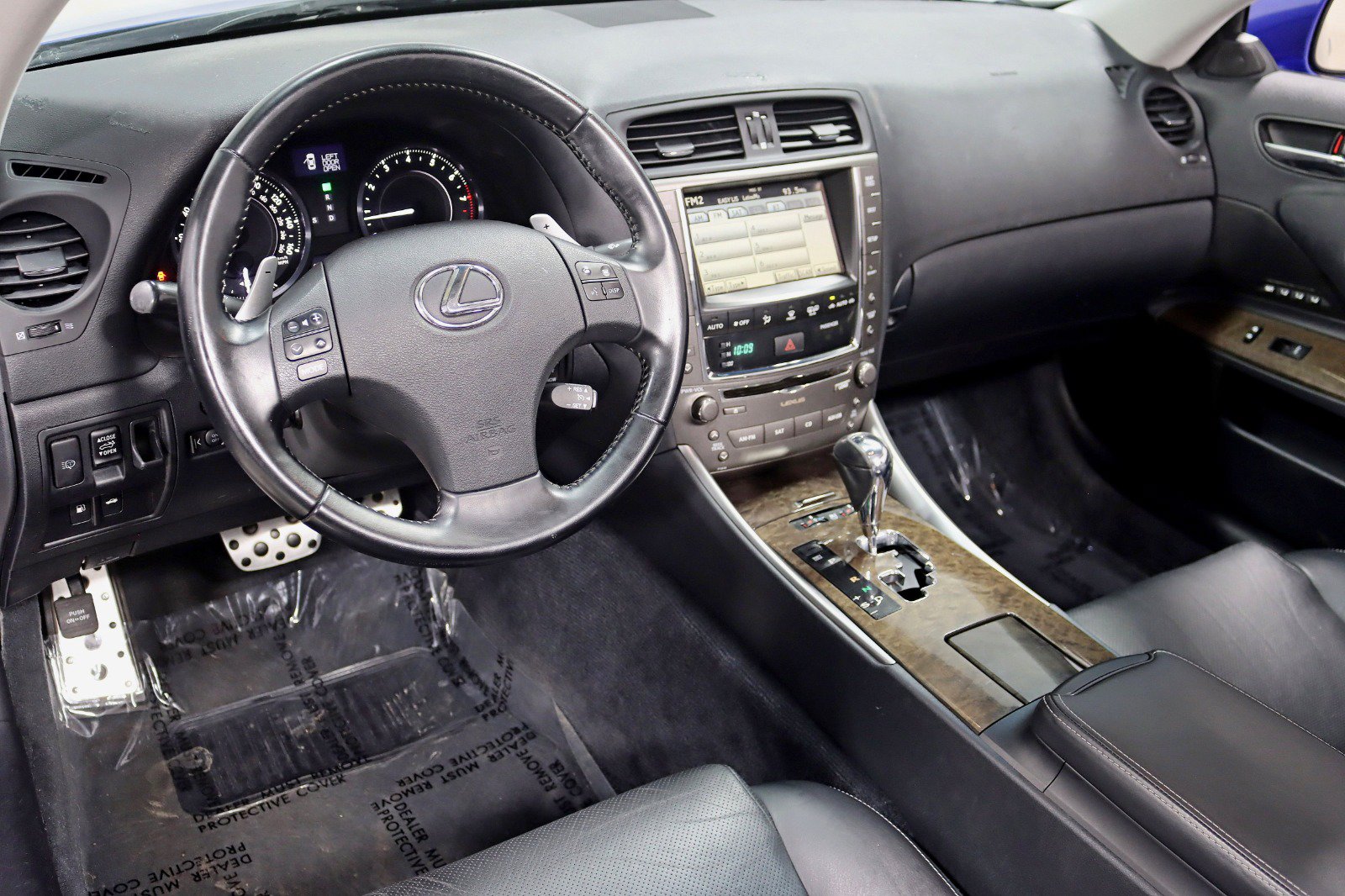 Used 2010 Lexus IS 350C w/ Luxury Pkg RWD image 15
