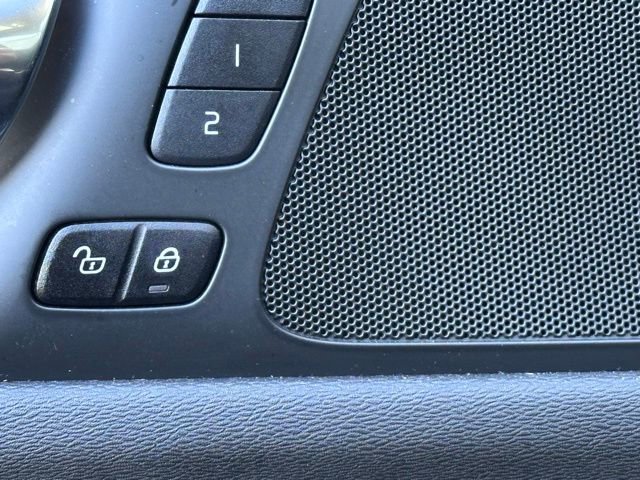 Used 2021 Volvo S60 T6 Momentum w/ Advanced Package image 17