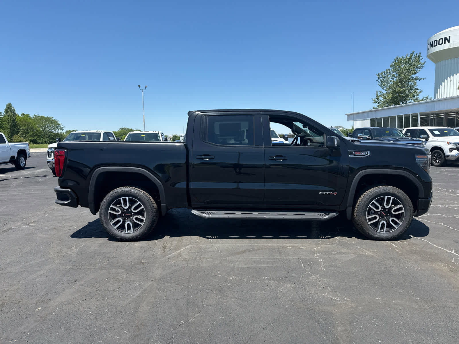 New 2026 GMC Sierra 1500 AT4 w/ AT4 Premium Package AWD/4WD image 6