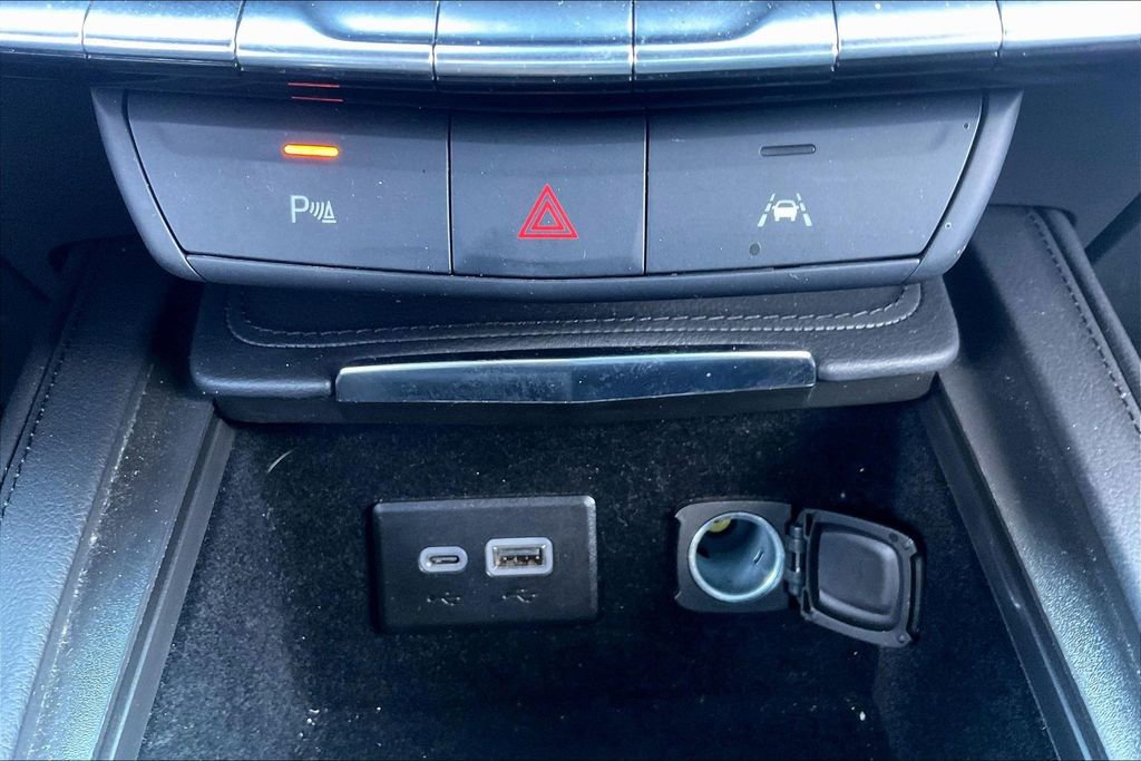 Used 2025 Cadillac XT4 Premium Luxury image 30