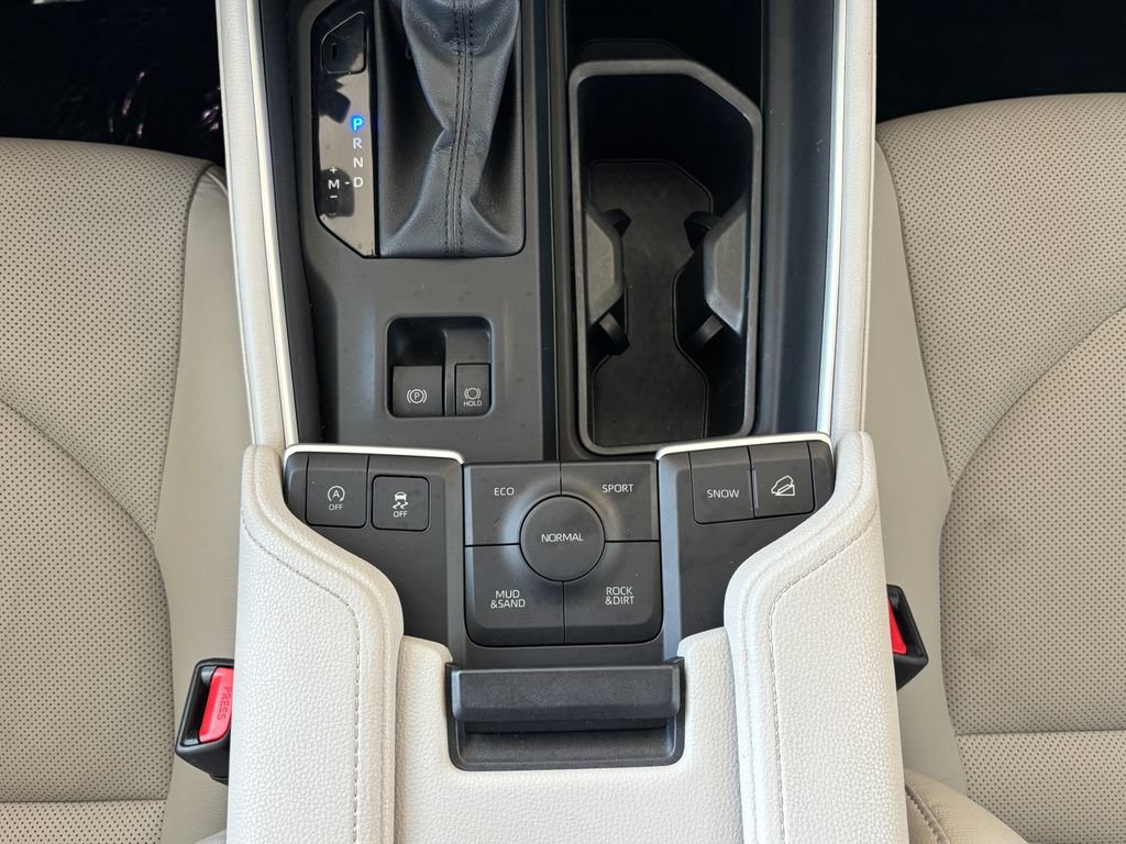 Used 2024 Toyota Grand Highlander AWD image 16