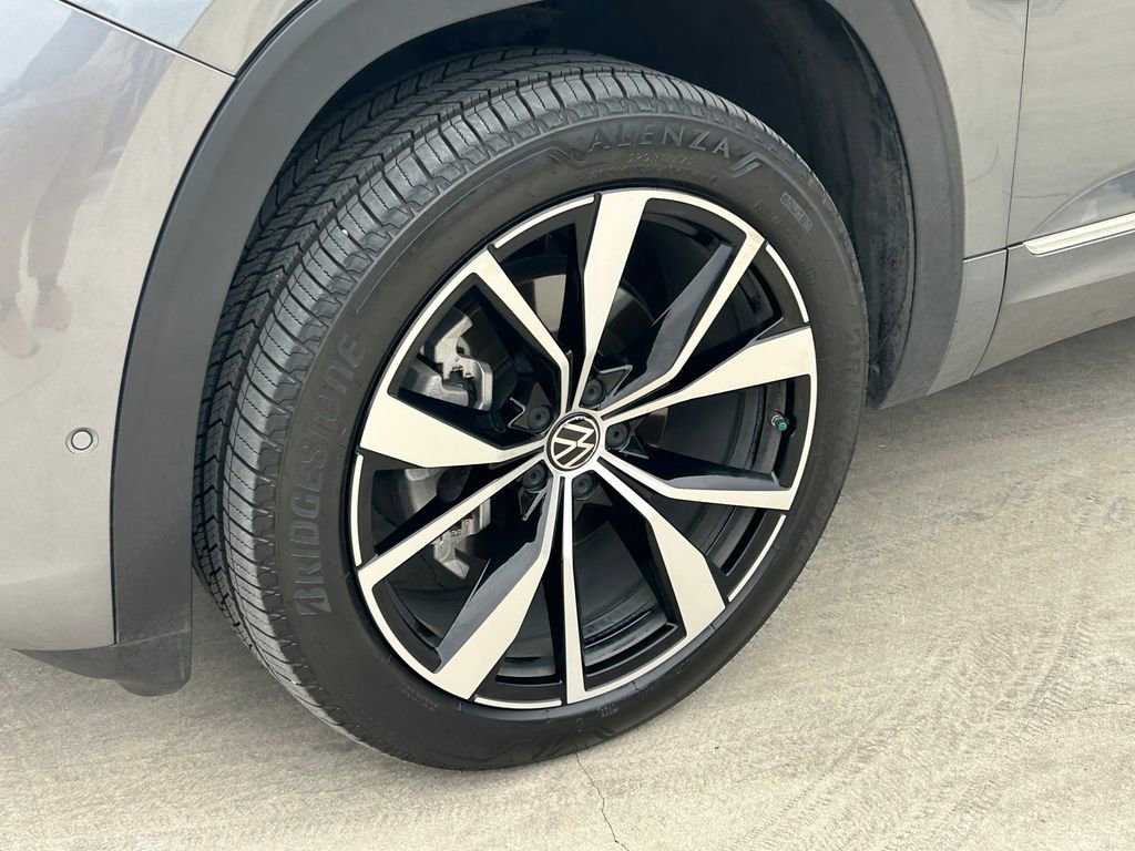 Used 2024 Volkswagen Atlas SEL Premium R-Line AWD/4WD image 9