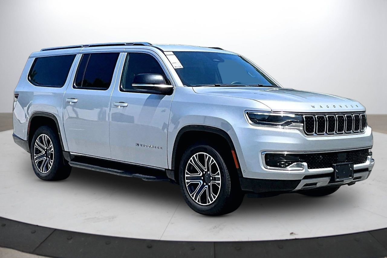 Used 2024 Jeep Wagoneer L Series II w/ Flexible Seating Group AWD/4WD image 2