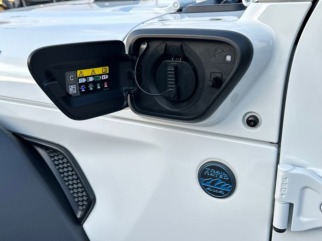 Used 2024 Jeep Wrangler Unlimited image 17
