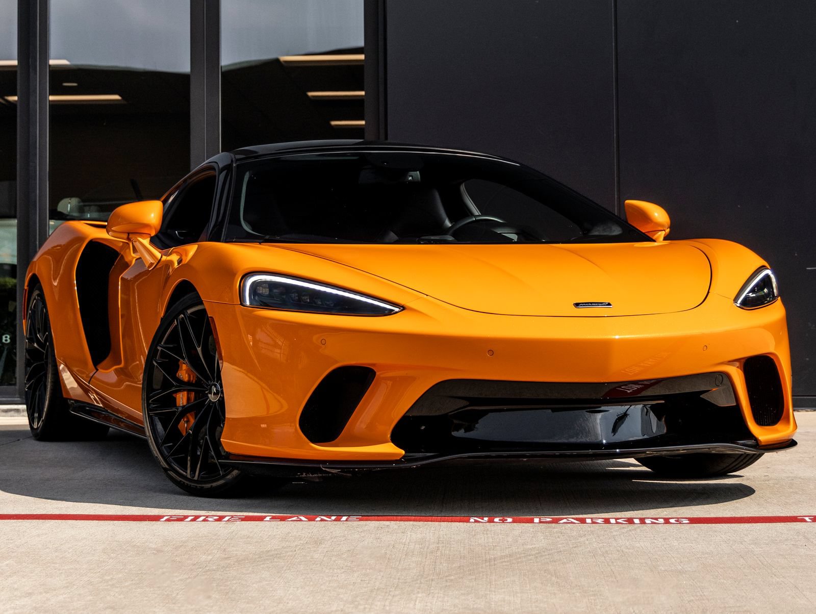 Used 2022 McLaren GT RWD image 3