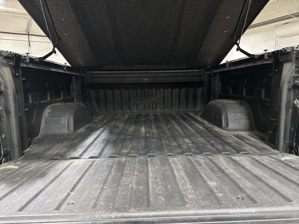 Used 2019 Chevrolet Silverado 1500 High Country w/ Technology Package AWD/4WD image 25