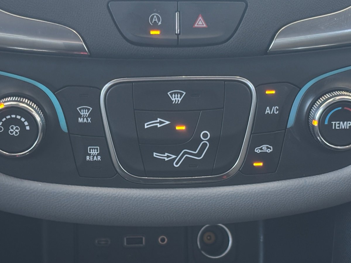 Used 2023 Chevrolet Equinox LS FWD image 4