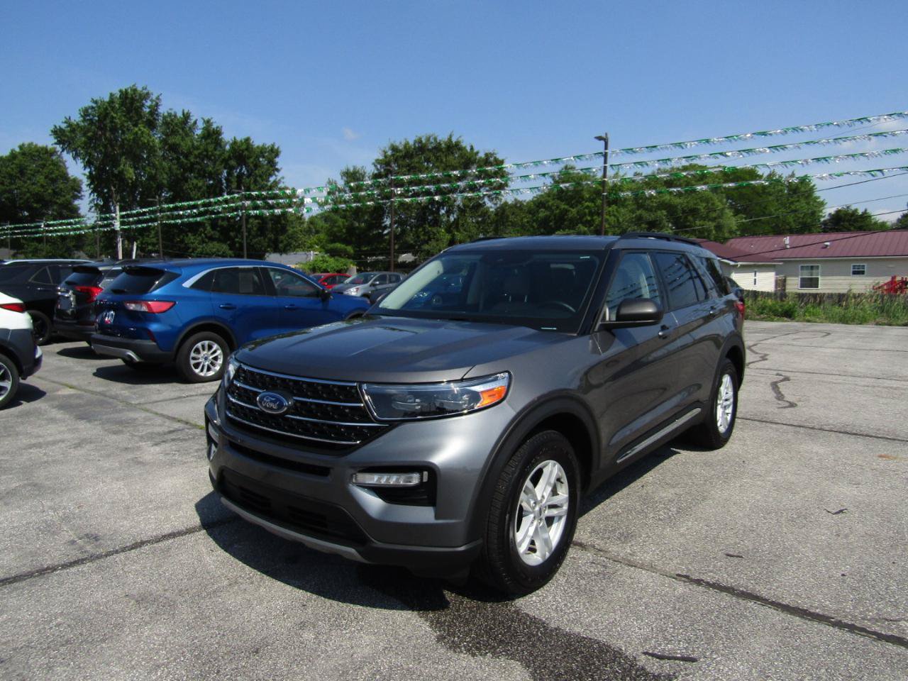 Used 2023 Ford Explorer XLT w/ Equipment Group 202A AWD/4WD image 3