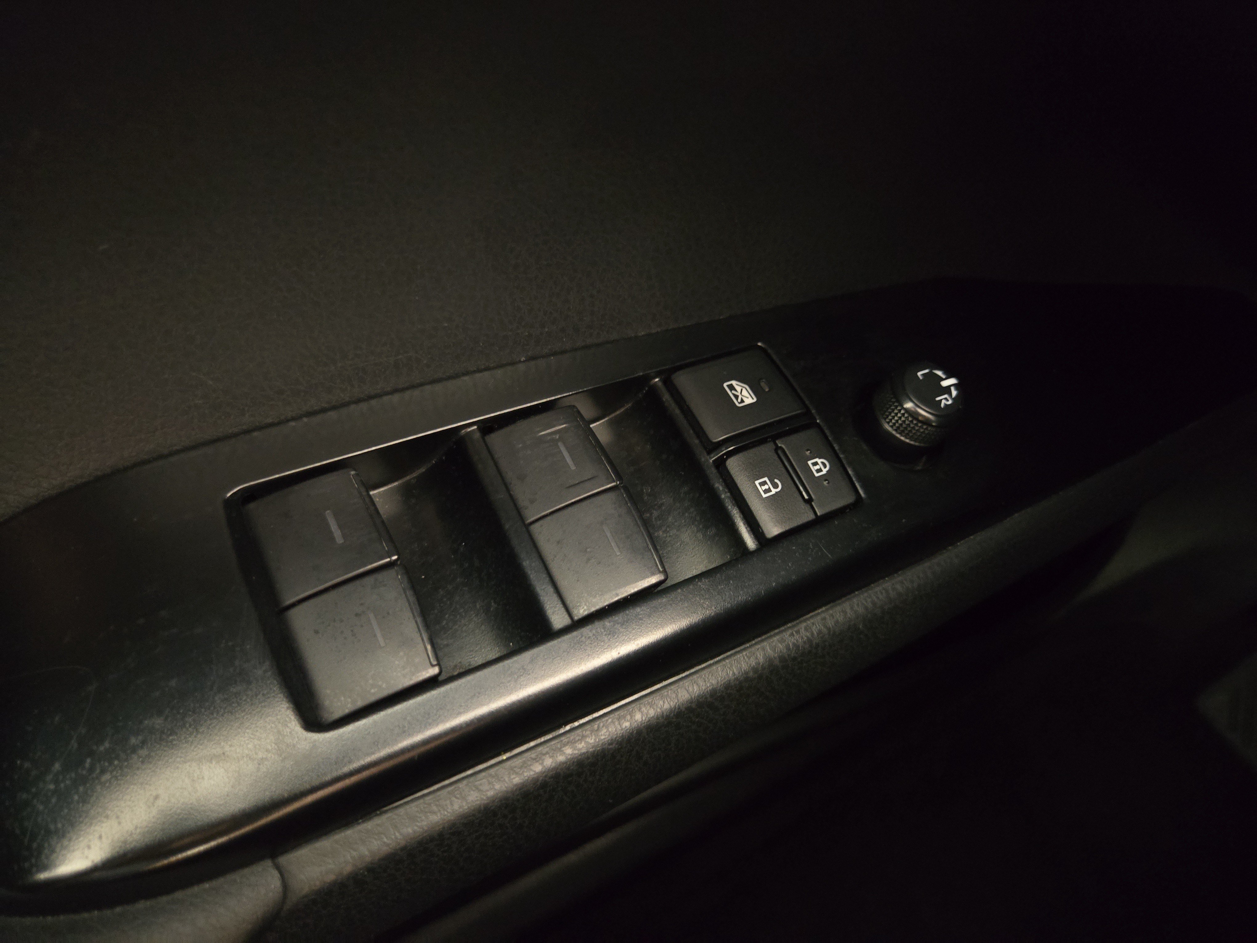 Used 2025 Toyota Camry SE FWD image 25