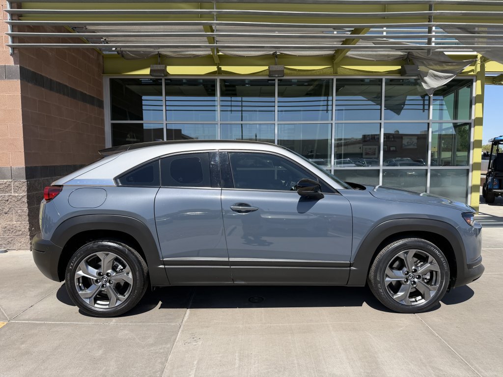 Used 2022 MAZDA MX-30 Electric w/ Premium Plus Pkg FWD image 9