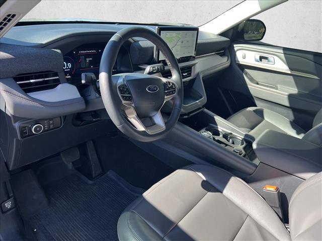 Used 2025 Ford Explorer Active w/ Active Comfort Package image 9