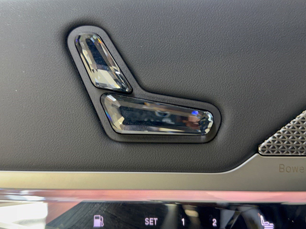 Certified 2025 BMW 750e xDrive AWD/4WD image 16