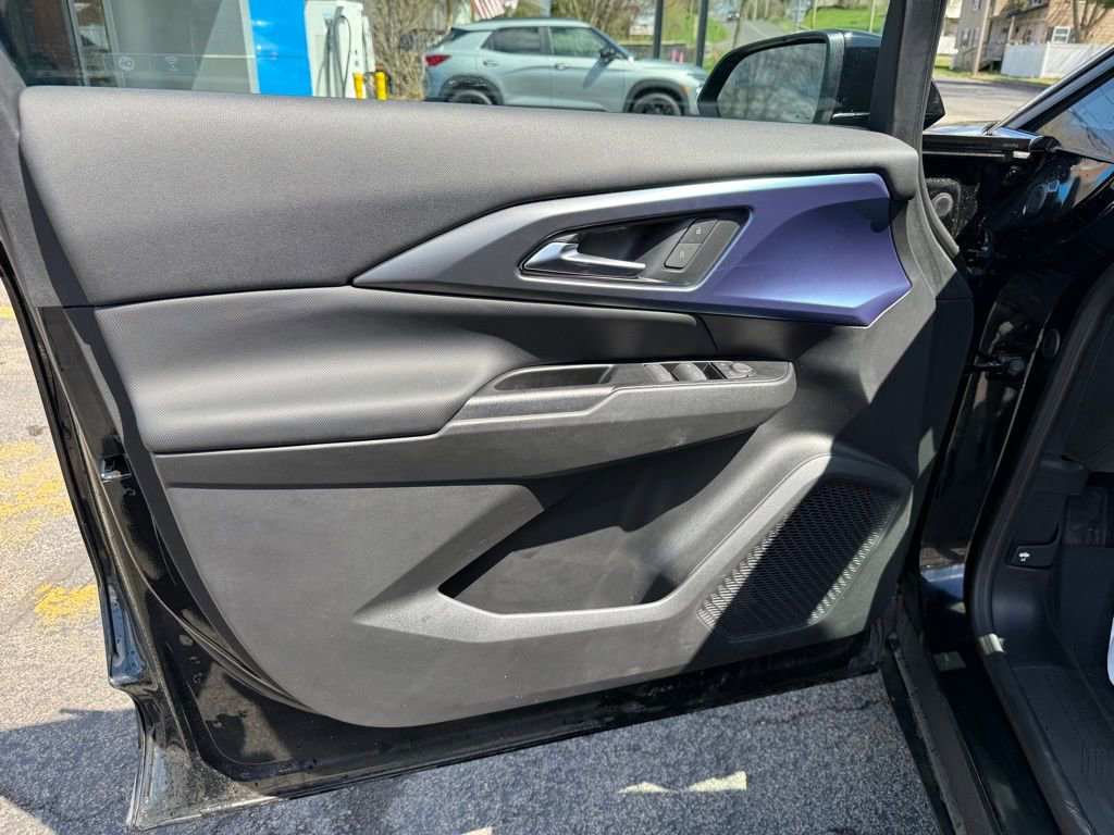 Used 2025 Chevrolet Equinox EV LT w/ Convenience Package AWD/4WD image 13