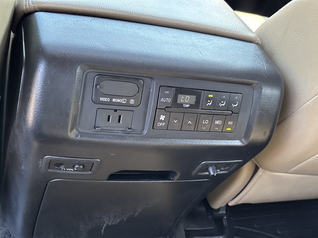 Used 2013 Toyota Sequoia Platinum AWD/4WD image 24