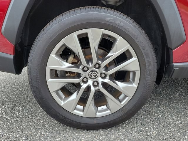 Used 2021 Toyota RAV4 XLE Premium FWD image 5
