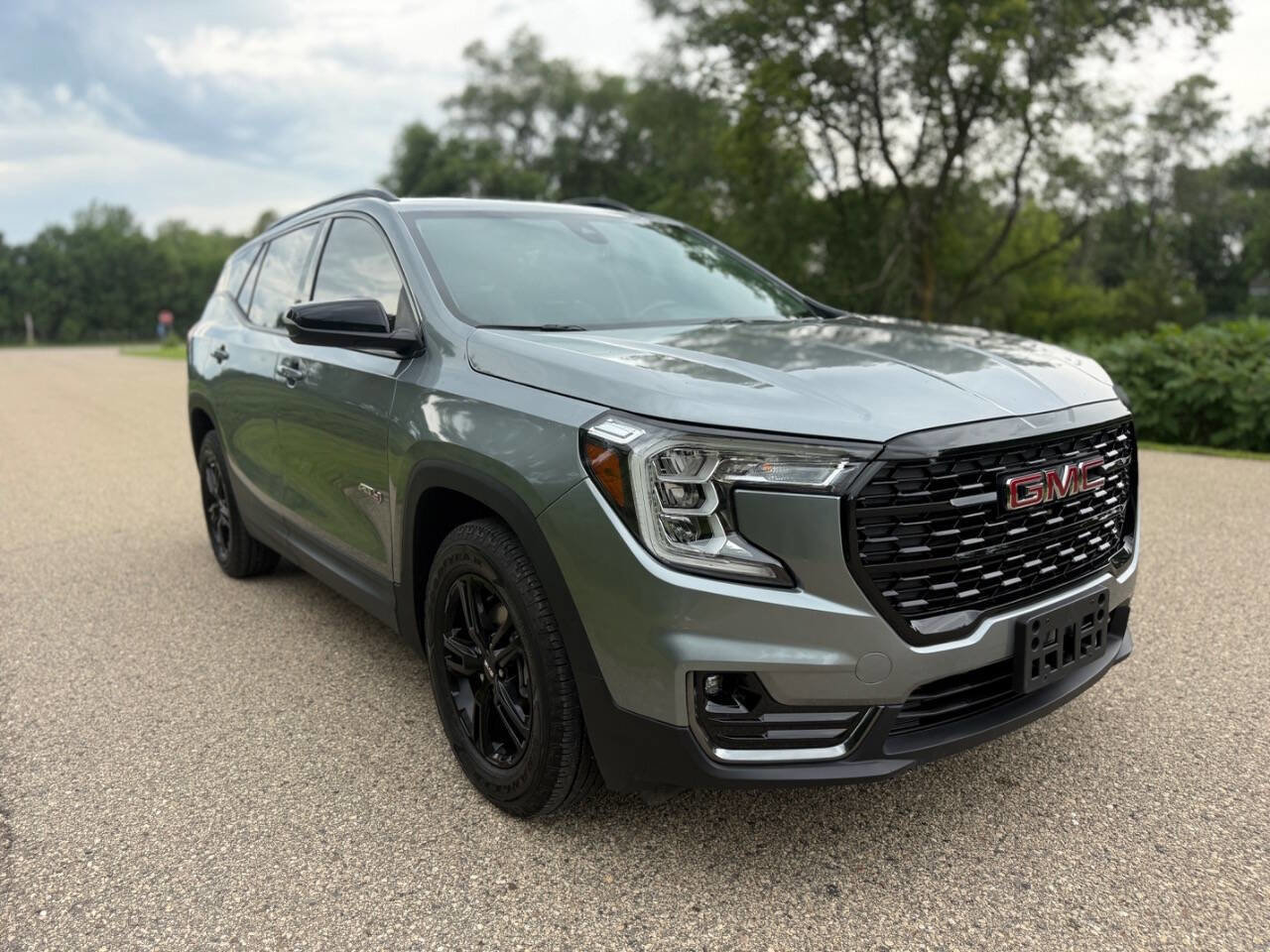 Used 2024 GMC Terrain AT4 image 4