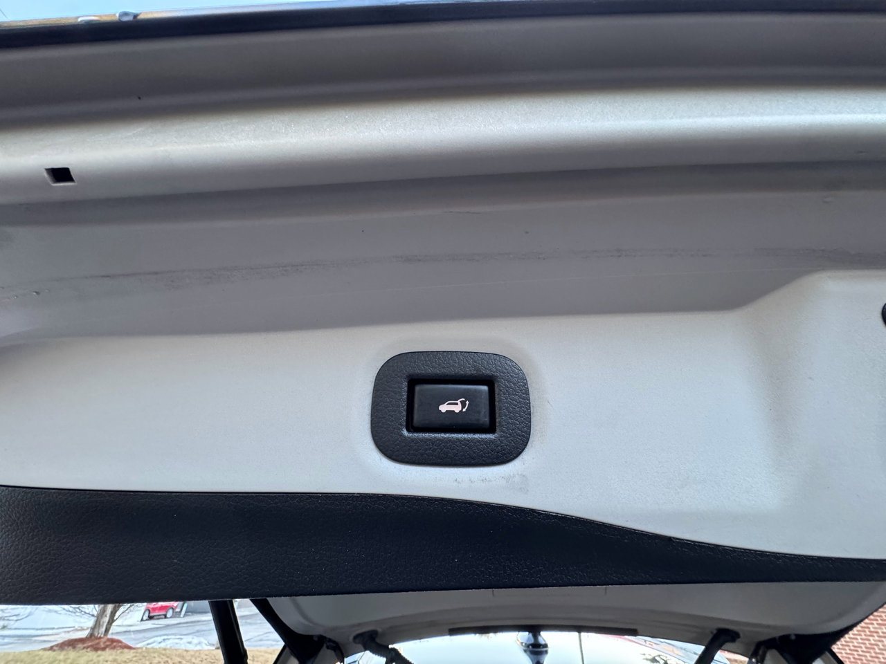 Used 2019 Nissan Rogue SV w/ Premium Package image 12