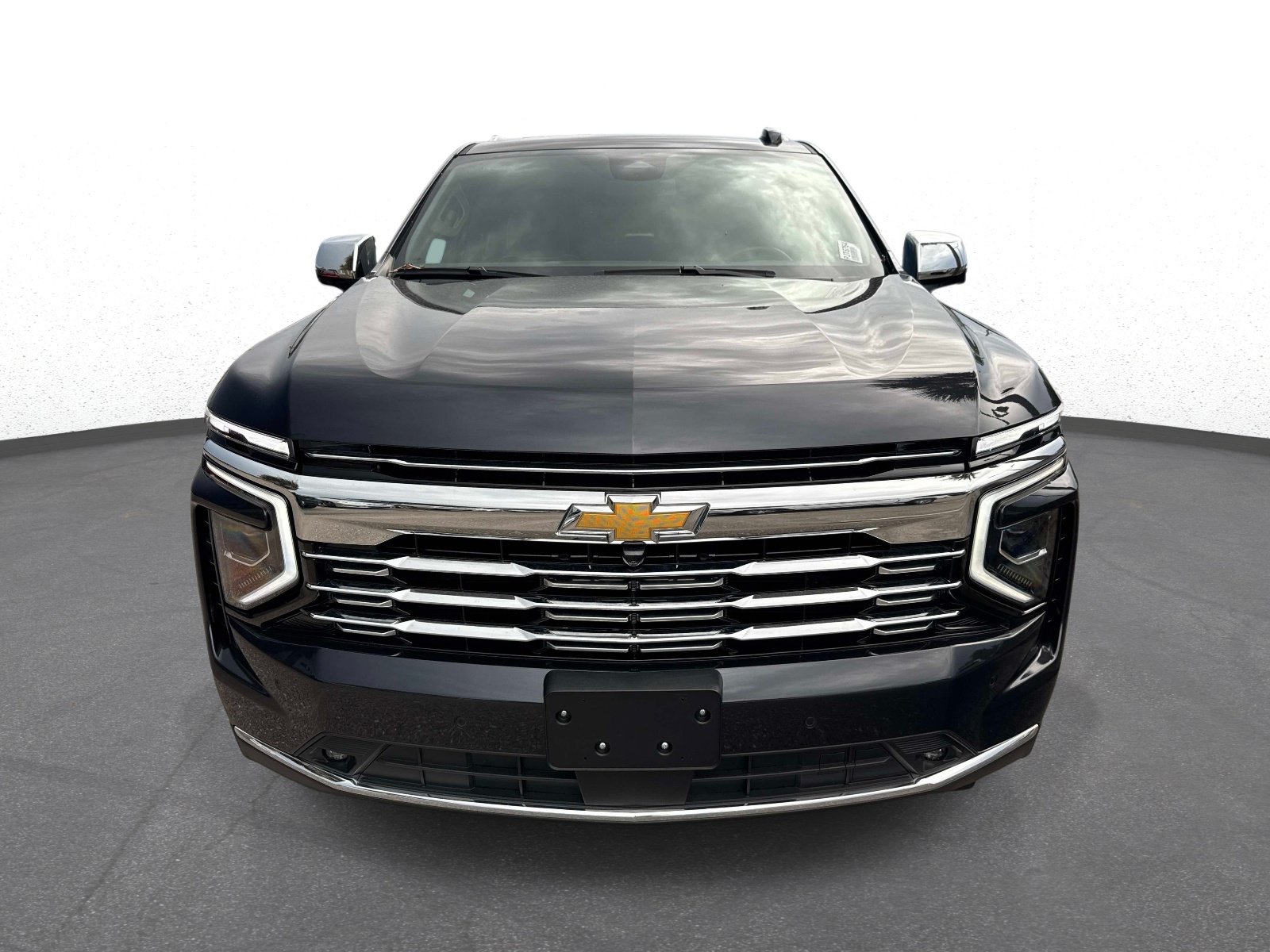 Used 2025 Chevrolet Suburban Premier RWD image 8