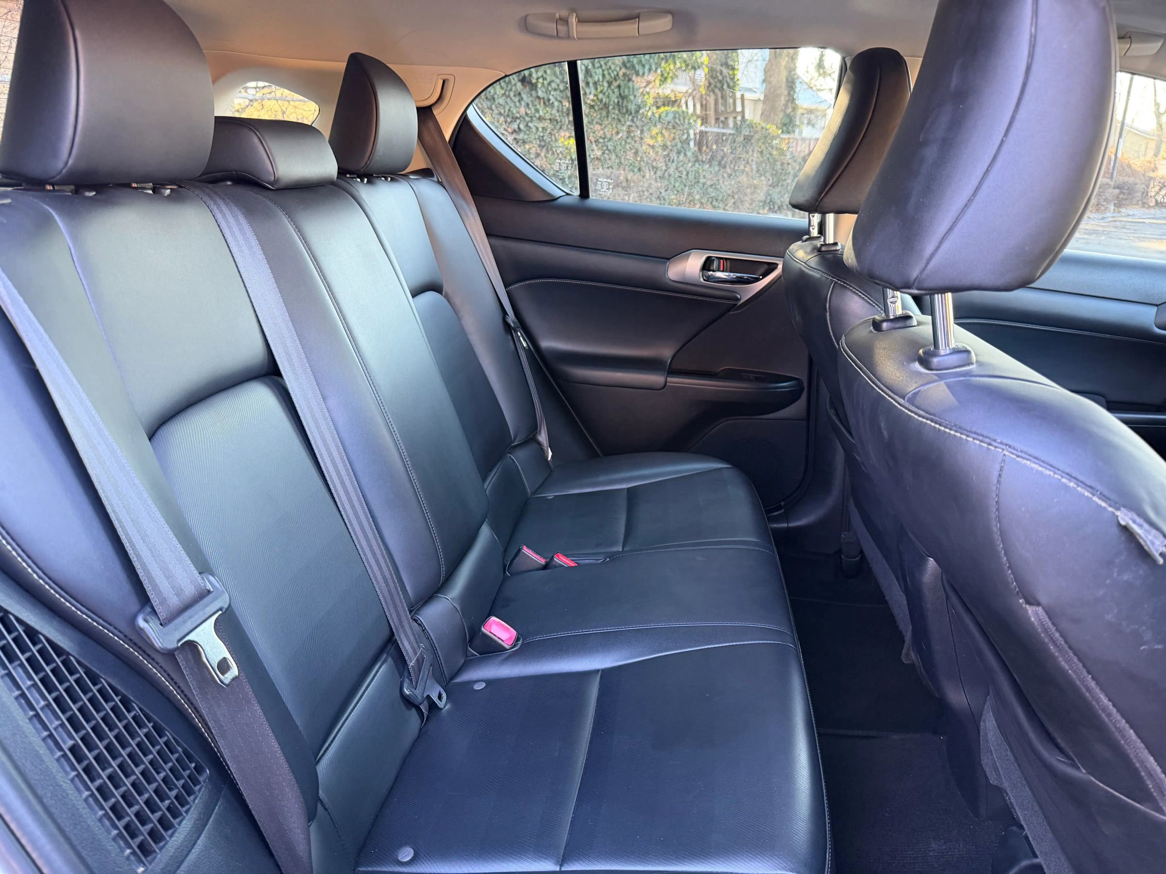 Used 2014 Lexus CT 200h Premium image 38