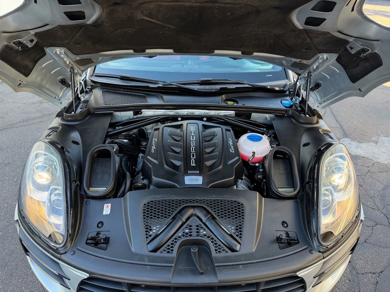 Used 2015 Porsche Macan Turbo image 17