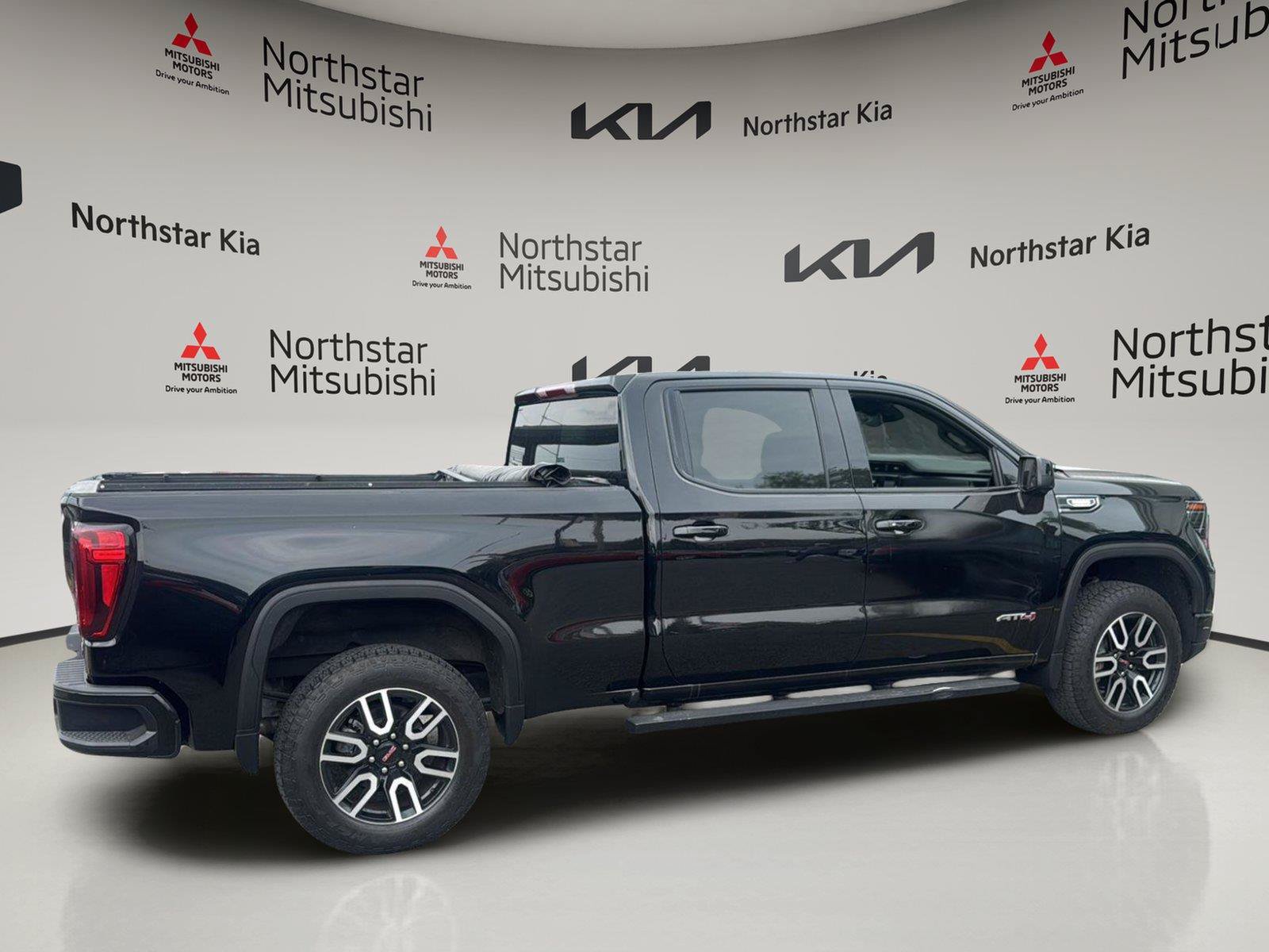 Used 2022 GMC Sierra 1500 AT4 AWD/4WD image 6