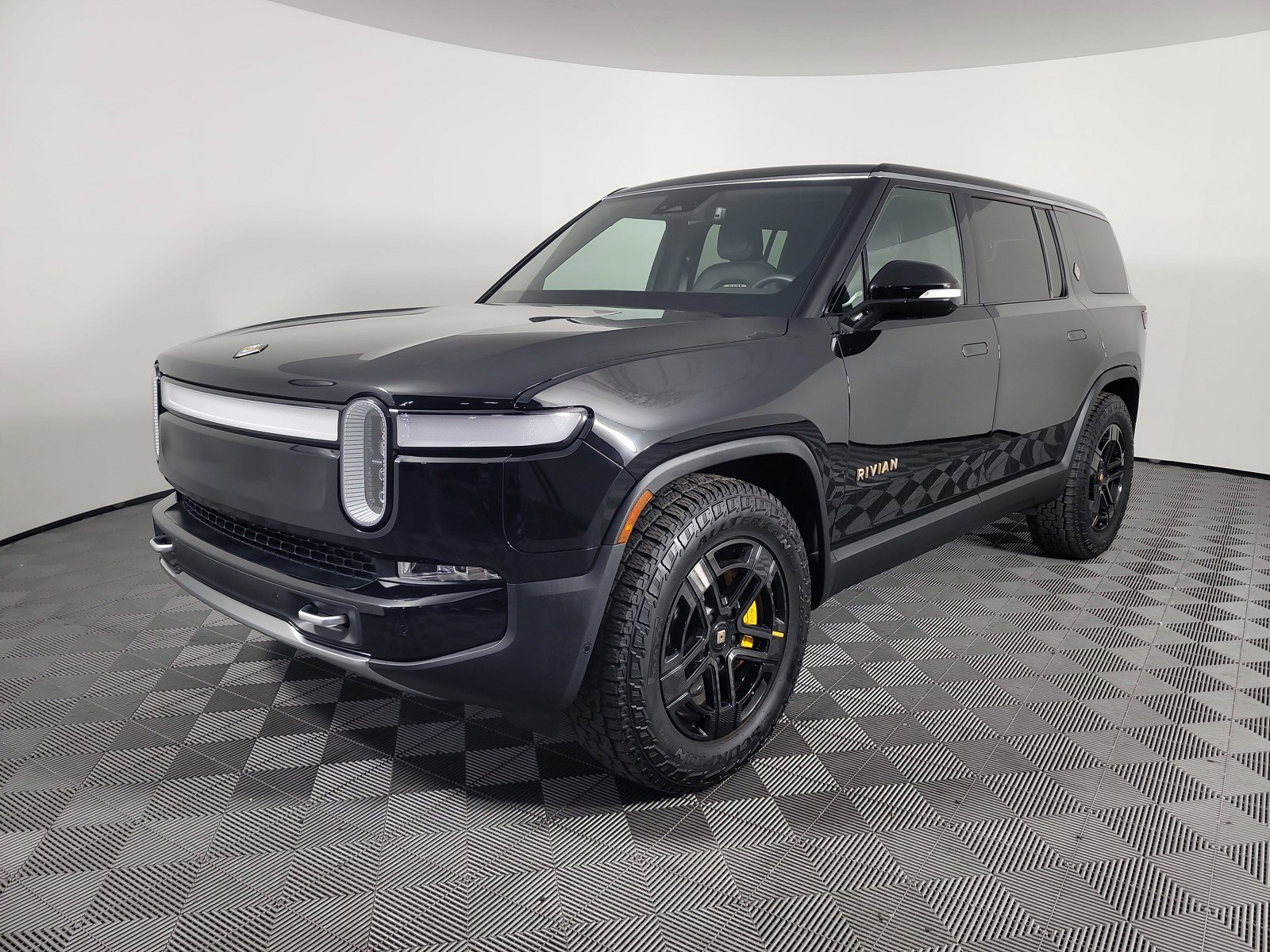 Used 2024 Rivian R1S Adventure