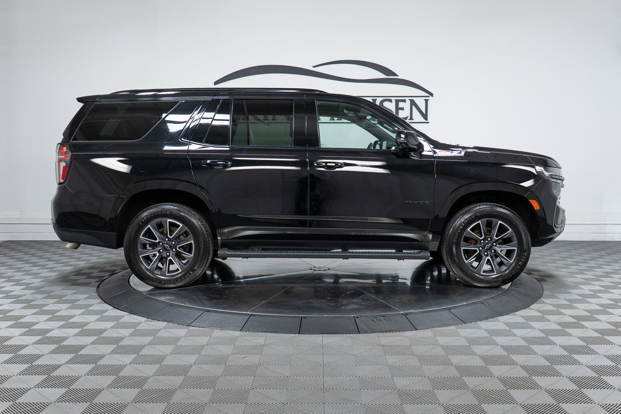 Used 2021 Chevrolet Tahoe Z71 w/ Z71 Signature Package image 4