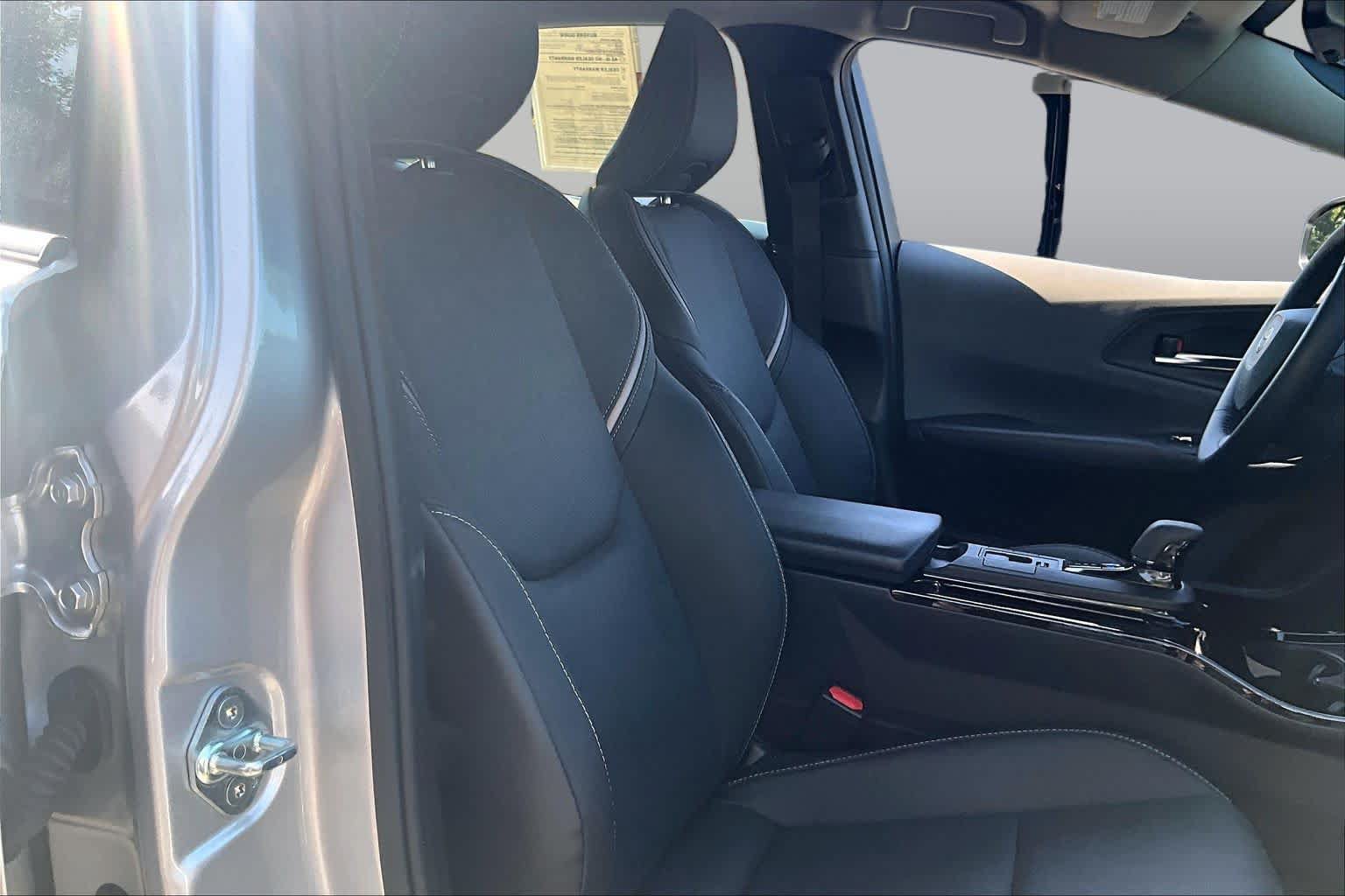 Used 2024 Toyota Prius XLE FWD image 9