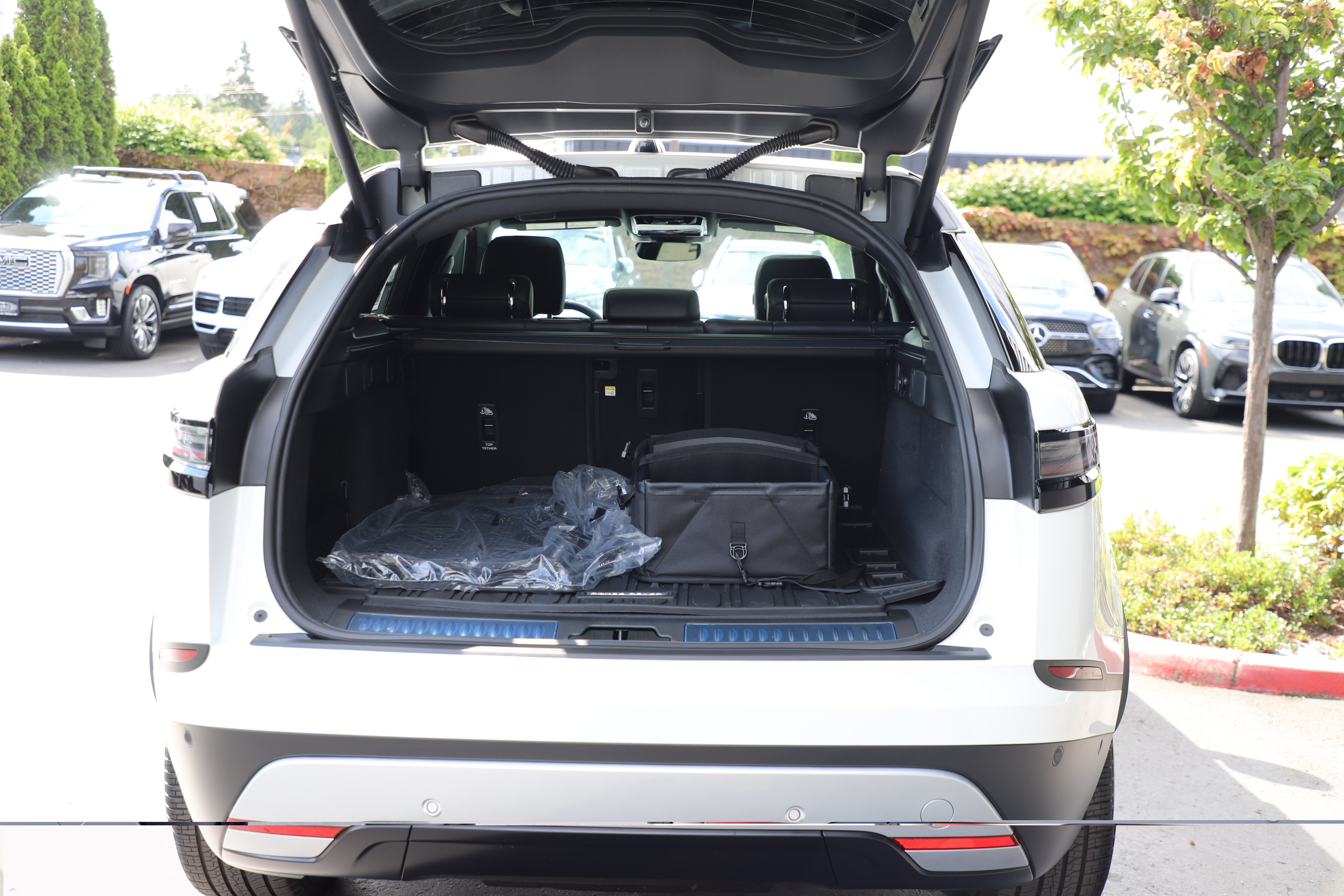 New 2026 Land Rover Range Rover Velar S AWD/4WD image 16