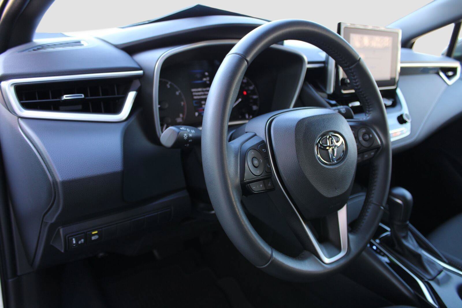 Certified 2024 Toyota Corolla SE w/ SE Package FWD image 17