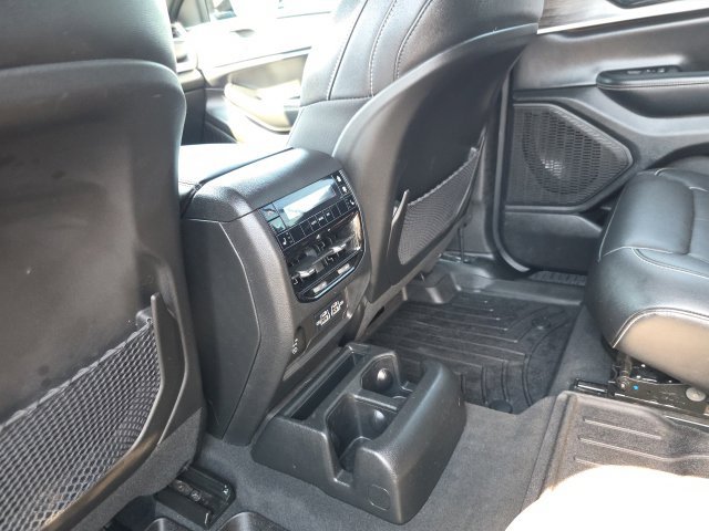 Used 2024 Jeep Grand Cherokee L Limited w/ Black Appearance Package AWD/4WD image 25