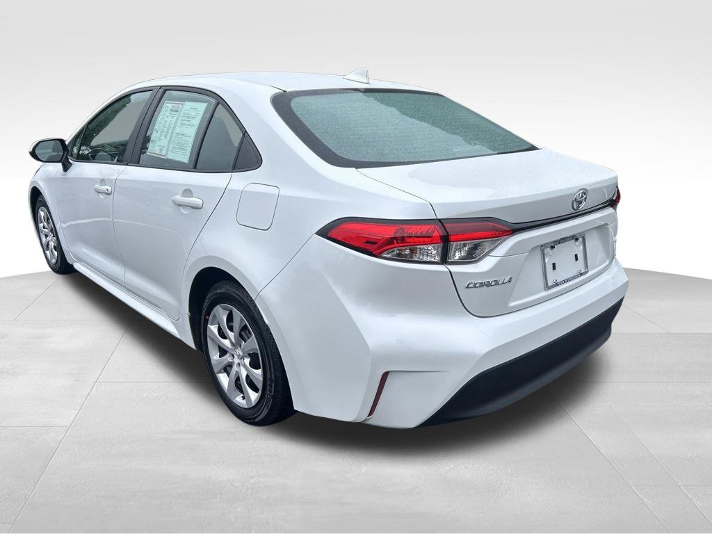 Certified 2025 Toyota Corolla LE FWD image 3