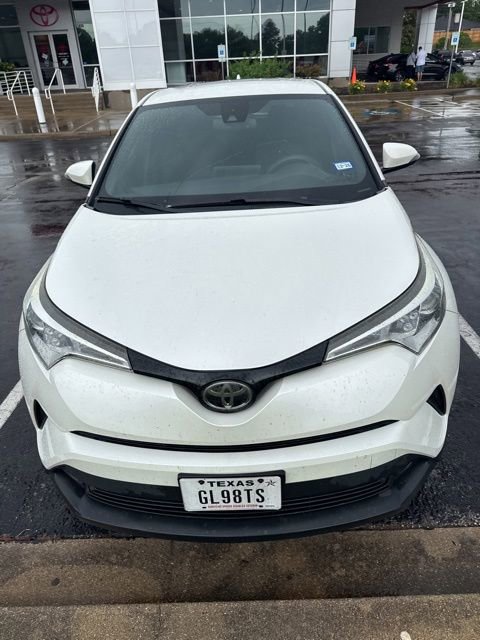 Used 2018 Toyota C-HR XLE FWD image 2