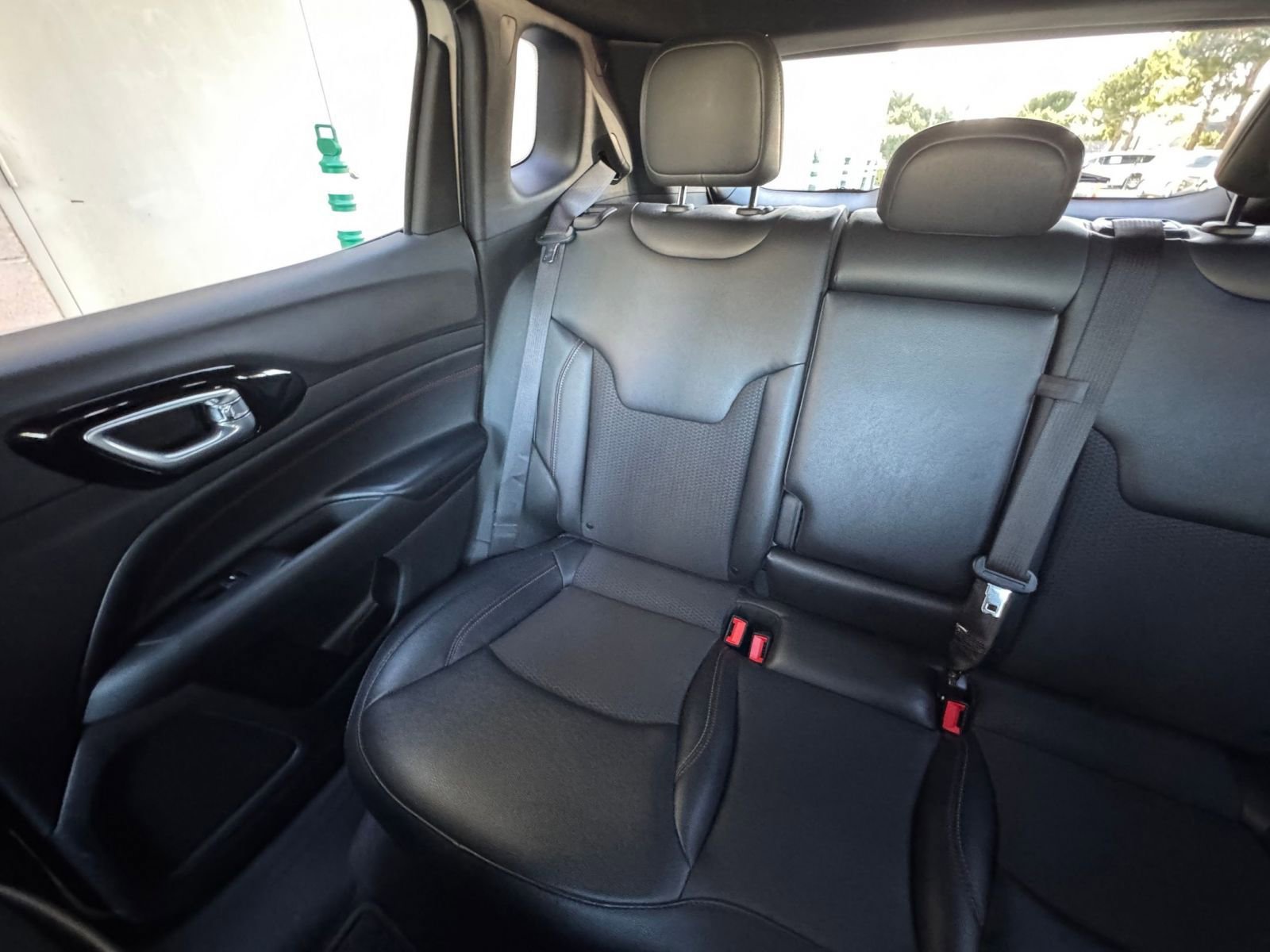 Used 2025 Jeep Compass Trailhawk AWD/4WD image 38