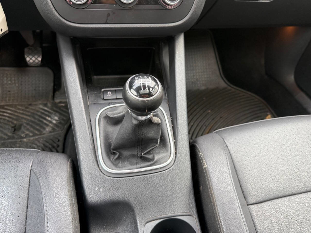 Used 2010 Volkswagen Jetta Wolfsburg Edition FWD image 15