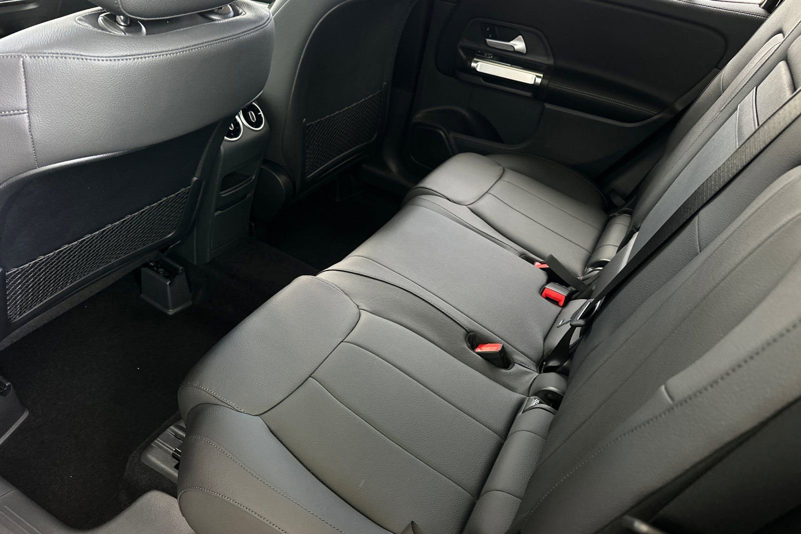 New 2025 Mercedes-Benz GLB 250 image 9