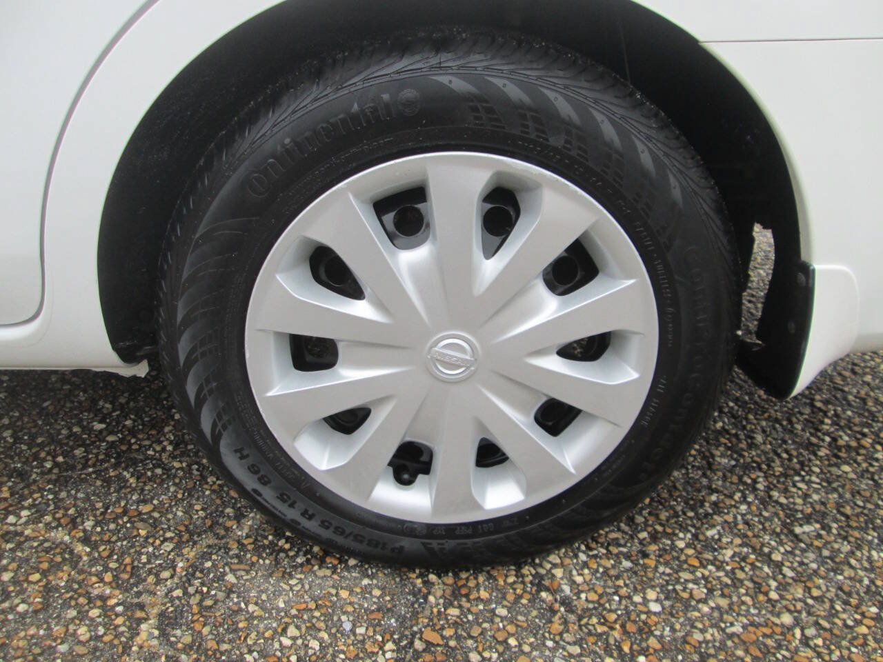 Used 2019 Nissan Versa S FWD image 11