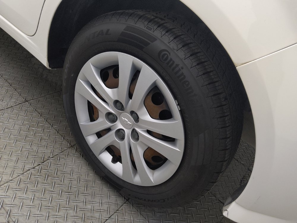 Used 2019 Chevrolet Sonic LT FWD image 31