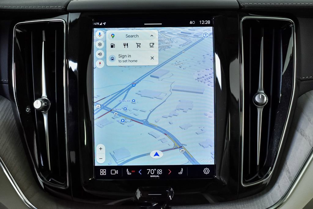 Certified 2023 Volvo XC60 B5 Ultimate w/ Protection Package Premier image 17