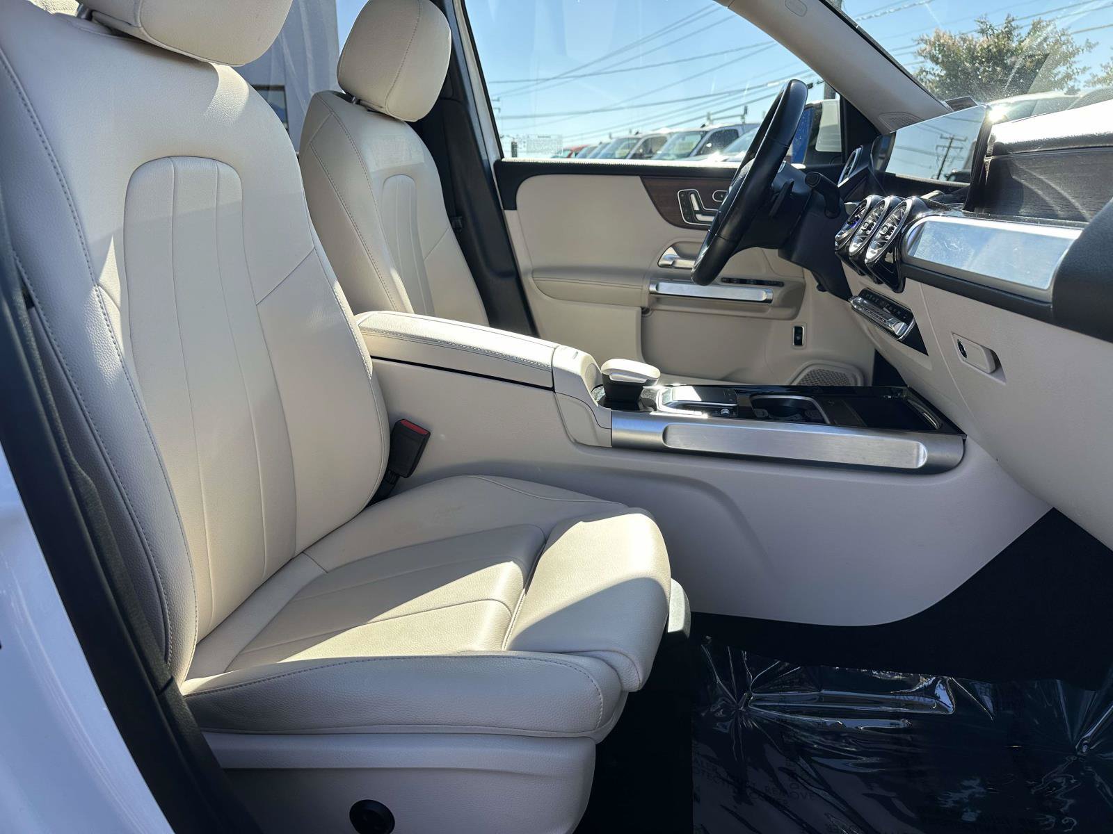Used 2023 Mercedes-Benz GLB 250 4MATIC w/ Premium Package image 30