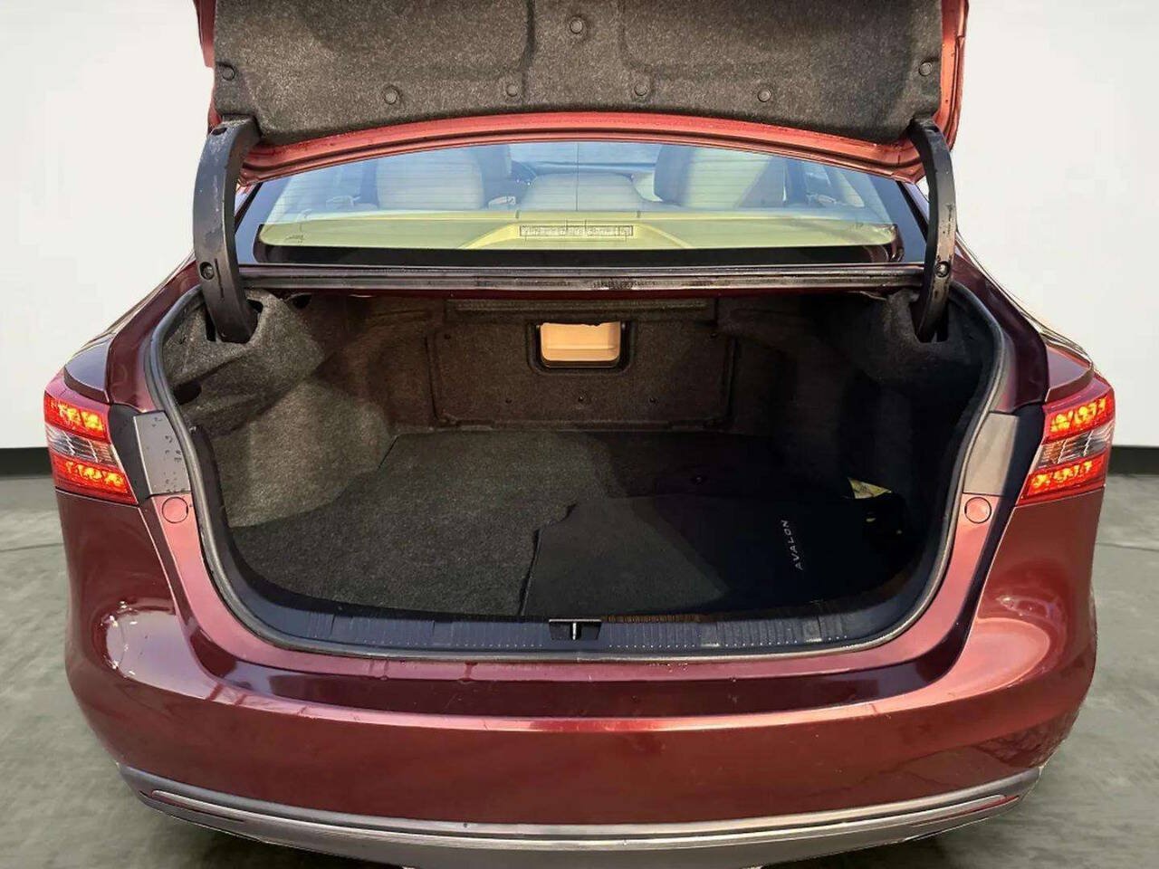 Used 2017 Toyota Avalon XLE Premium FWD image 13