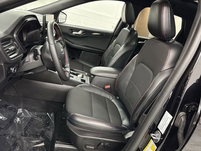 Certified 2023 Ford Escape ST-Line Select w/ Tech Pack #2 image 3