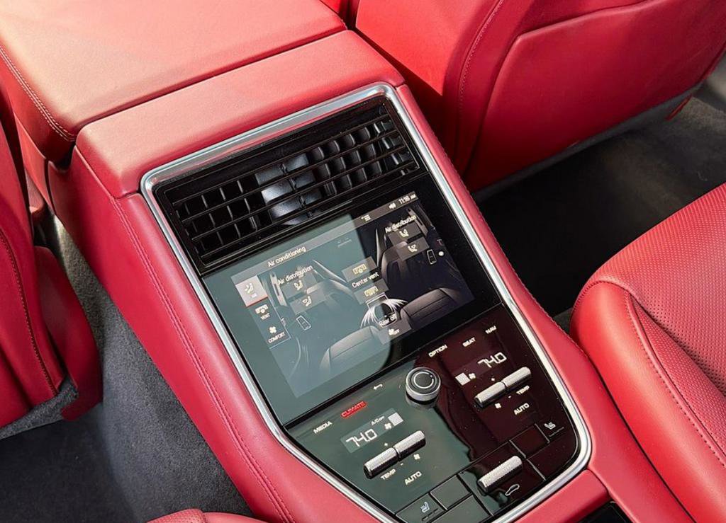 Used 2023 Porsche Panamera 4 Platinum Edition image 13