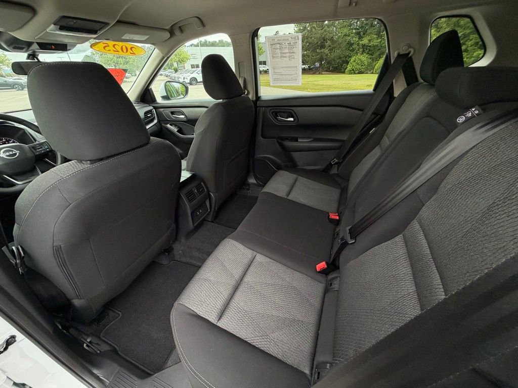Used 2025 Nissan Rogue SV FWD image 24