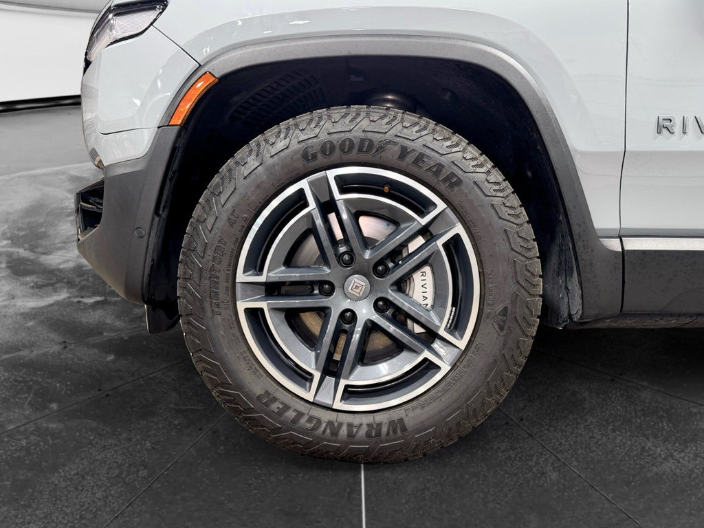Used 2025 Rivian R1S Adventure Dual AWD/4WD image 31