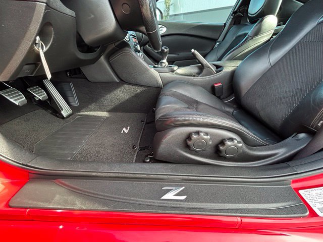 Used 2009 Nissan 370Z Touring RWD image 20