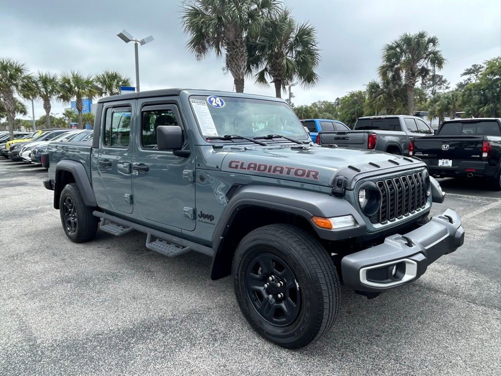 Used 2024 Jeep Gladiator Sport AWD/4WD image 9
