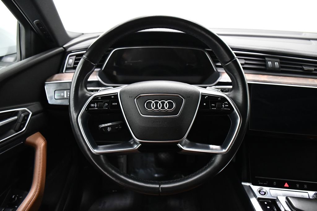 Used 2022 Audi e-tron Premium Plus w/ Premium Plus Package image 11