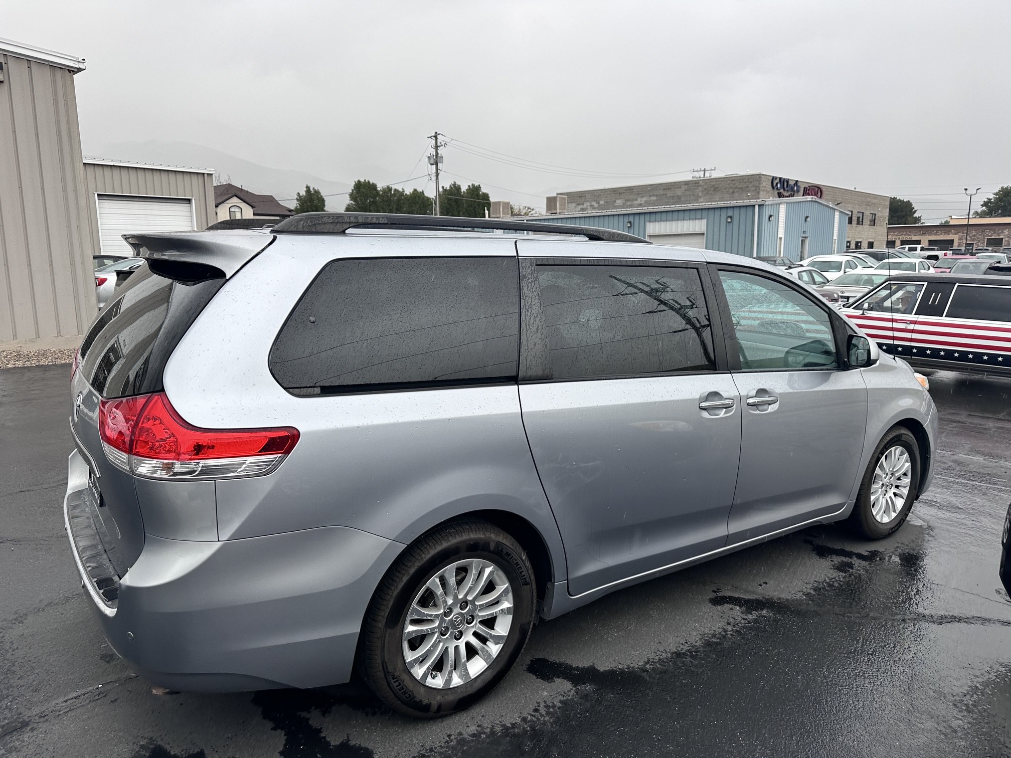 Used 2013 Toyota Sienna XLE w/ Entertainment Pkg FWD image 4