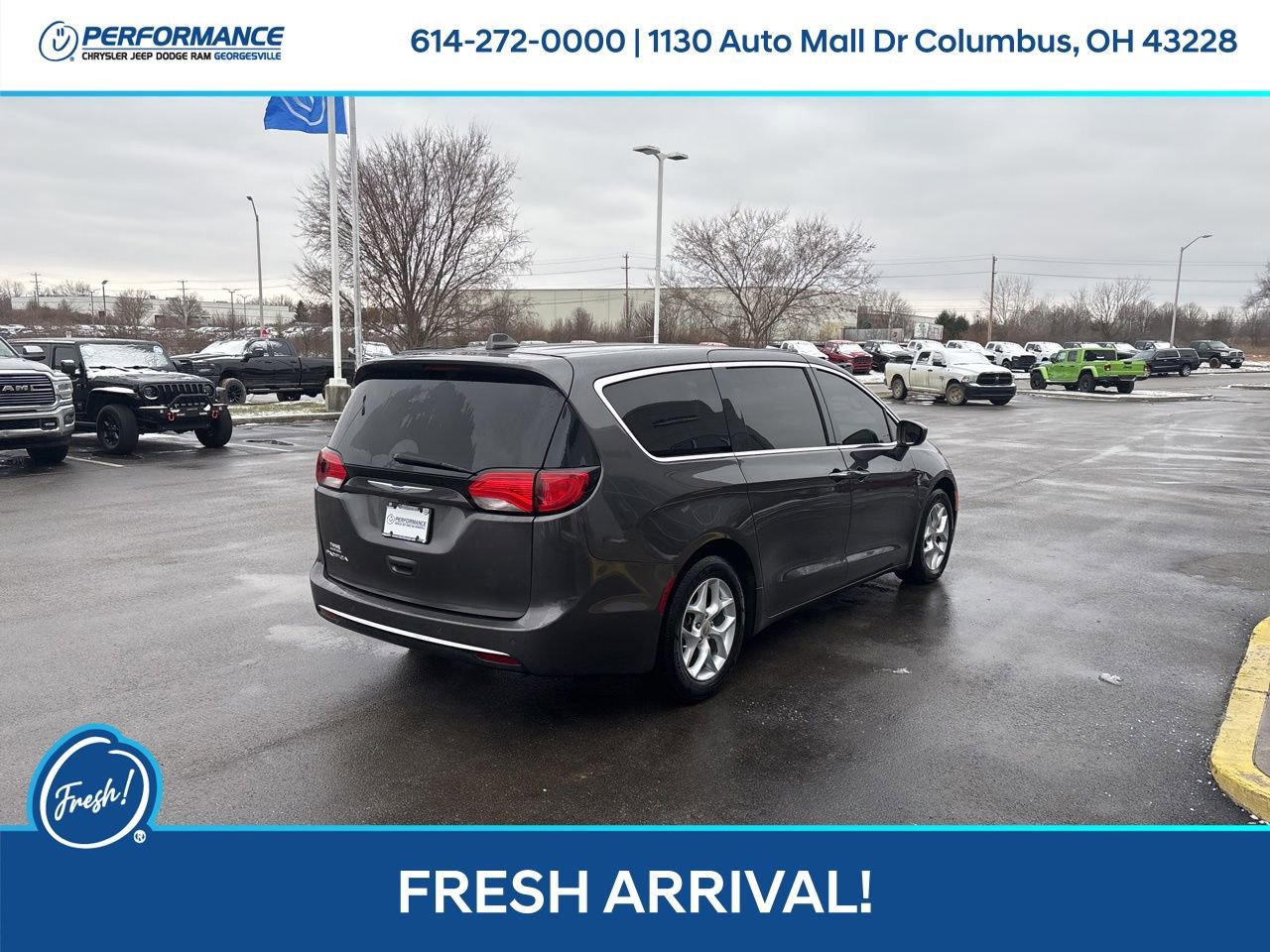 Used 2018 Chrysler Pacifica Touring Plus w/ Tire & Wheel Group image 4